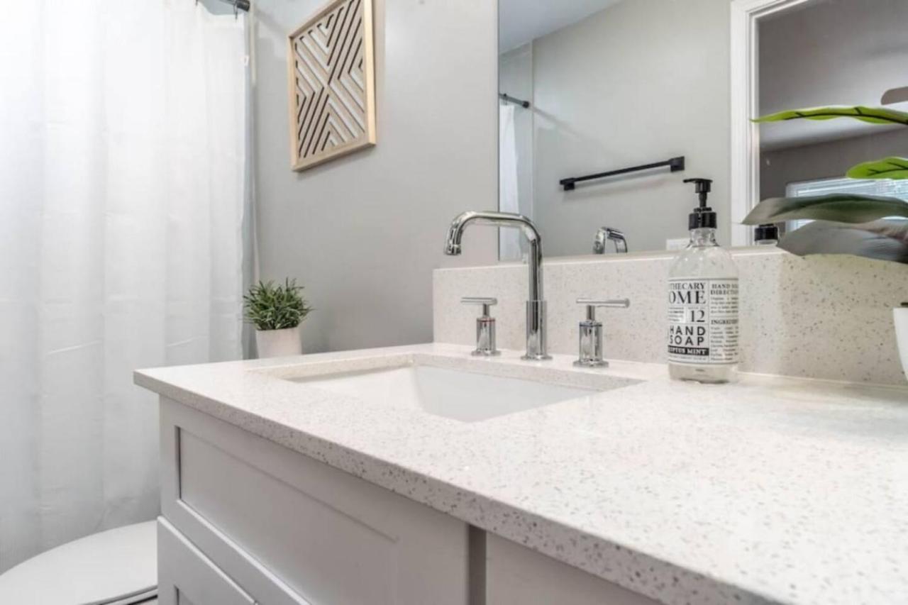 Roomy Urban Apartment Montrose! Free Parking #3 Х'юстон Екстер'єр фото